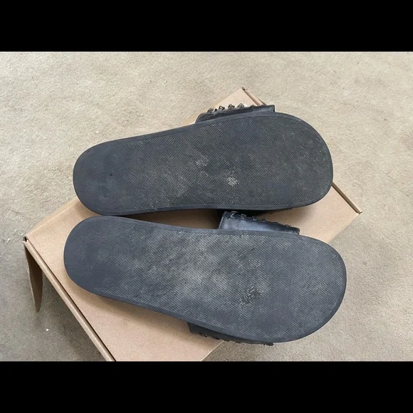 NOT CHANEL! But adorable fun slippers for the summer - Picture 3 of 5